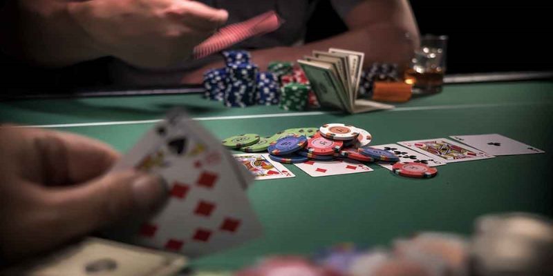 Cách Đánh Poker Từ A-Z: Hướng Dẫn Cho Người Mới Bắt Đầu